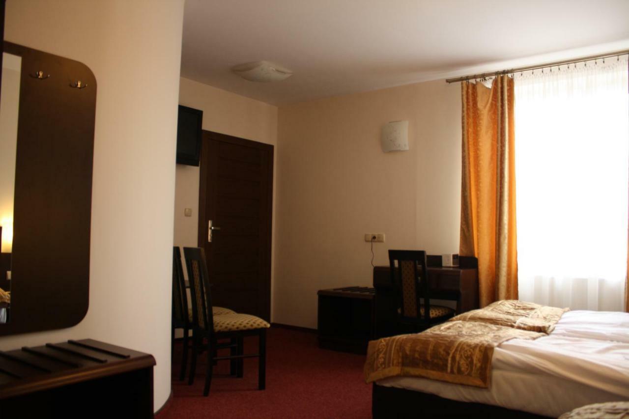 Hotel Pinocy Ledziny Exteriér fotografie