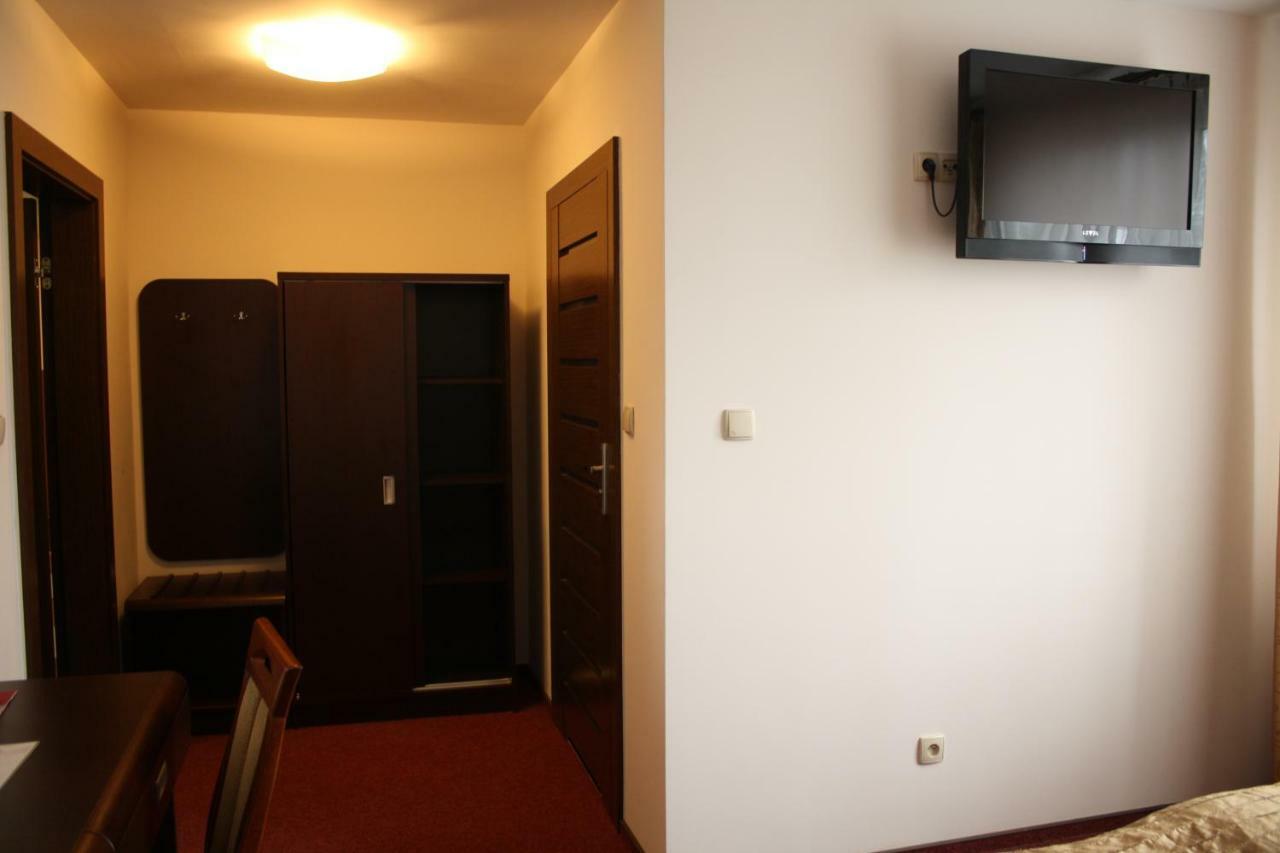 Hotel Pinocy Ledziny Exteriér fotografie