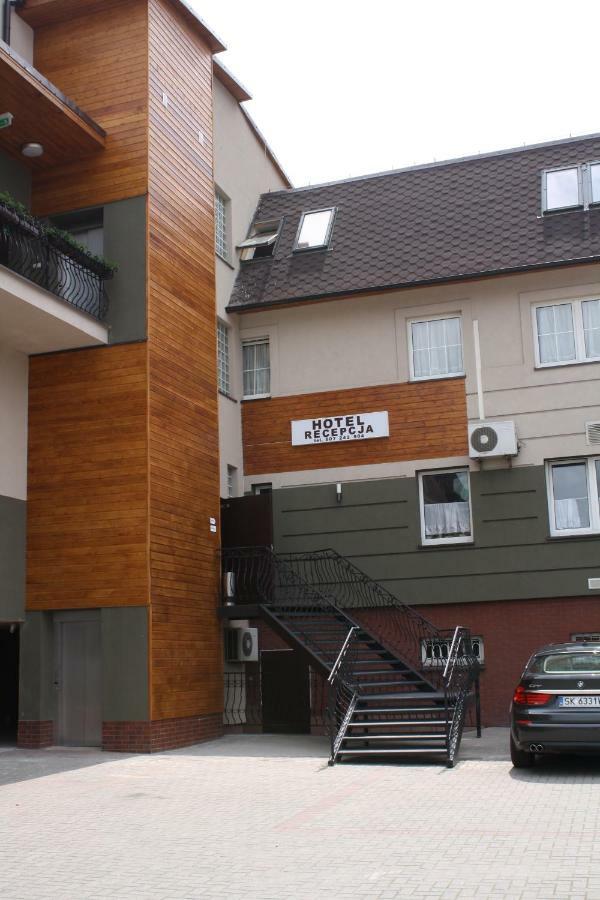Hotel Pinocy Ledziny Exteriér fotografie
