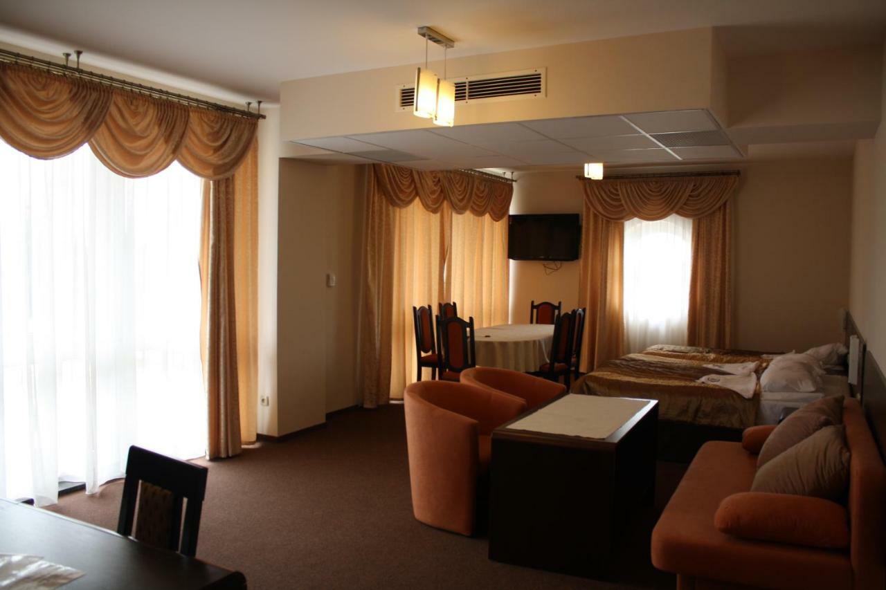 Hotel Pinocy Ledziny Exteriér fotografie